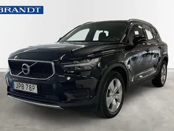 Svart Begagnad 2022 Volvo XC40 Momentum SUV | 299 900 kr (Marknadspris)