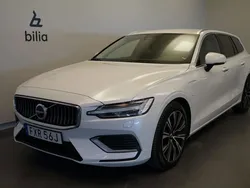 Vit Begagnad 2022 Volvo V60 Core Kombi | 369 500 kr (Lite dyr)