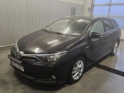Svart Begagnad 2017 Toyota Auris Hybrid Kombi | 89 900 kr (Bra pris)