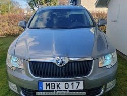 Grå Begagnad 2012 Skoda Superb Elegance Kombi | 69 900 kr (Marknadspris)