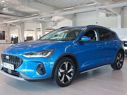 Blå (desert island blue metallic) Begagnad 2023 Ford Focus Active Halvkombi | 254 800 kr (Dyr)