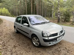 Grå Begagnad 2002 Renault Clio II Expression Halvkombi | 28 000 kr
