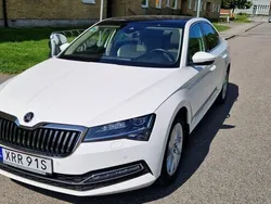 Vit Begagnad 2020 Skoda Superb Halvkombi | 230 000 kr (Superpris)