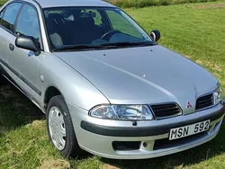 Grå Begagnad 2000 Mitsubishi Carisma Halvkombi | 20 000 kr (Marknadspris)