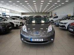 Grå Begagnad 2017 Nissan Leaf Halvkombi | 89 900 kr (Marknadspris)