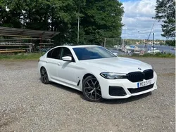 Vit Begagnad 2021 BMW 520 M Sport Sedan | 440 000 kr (Marknadspris)