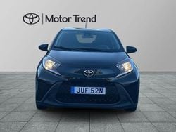Svart Begagnad 2022 Toyota Aygo X Play SUV | 159 000 kr (Marknadspris)