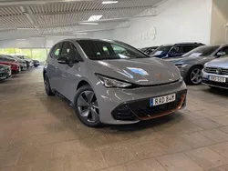 Ljusgrå (vapor gray) Begagnad 2023 Cupra Born Halvkombi | 258 000 kr (Marknadspris)
