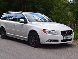 Vit Begagnad 2009 Volvo V70 Momentum Kombi | 64 900 kr (Dyr)