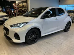 Vit Ny 2024 Mazda 2 Homura-Line Halvkombi | 308 000 kr (Marknadspris)