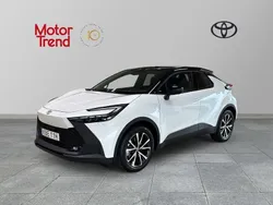 Vit Begagnad 2025 Toyota C-HR Style SUV | 434 900 kr (Marknadspris)