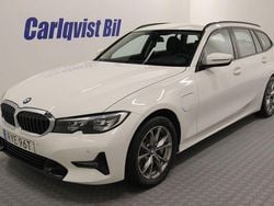Vit Begagnad 2021 BMW 330 Sport Line Kombi | 309 000 kr (Superpris)