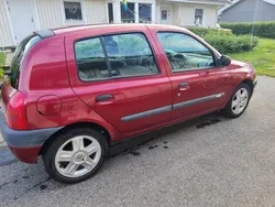 Röd Begagnad 2001 Renault Clio II Halvkombi | 19 999 kr (Marknadspris)