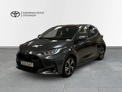 Mörkgrå Begagnad 2024 Toyota Yaris Hybrid Halvkombi | 249 900 kr (Lite dyr)