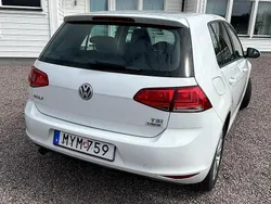 Vit Begagnad 2016 VW Golf VII Halvkombi | 109 000 kr (Marknadspris)