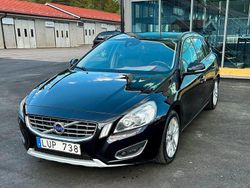 Svart Begagnad 2011 Volvo V60 Momentum Kombi | 88 700 kr (Marknadspris)