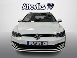 Vit Begagnad 2022 VW Golf VIII Life Kombi | 259 900 kr (Marknadspris)