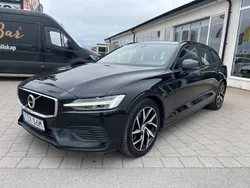 Svart Begagnad 2020 Volvo V60 Momentum Kombi | 279 000 kr (Marknadspris)