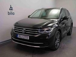 Svart Begagnad 2023 VW Tiguan SUV | 339 500 kr