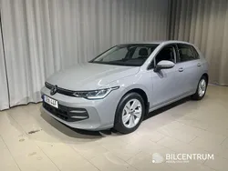 Grå Begagnad 2025 VW Golf VIII Life Halvkombi | 299 900 kr (Superpris)