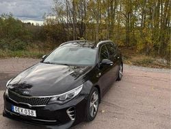 Svart Begagnad 2017 Kia Optima Sport Kombi | 160 000 kr (Marknadspris)