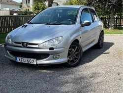Grå Begagnad 2006 Peugeot 206 Halvkombi | 15 000 kr (Marknadspris)