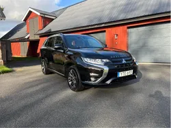 Svart Begagnad 2018 Mitsubishi Outlander P-HEV Edition SUV | 174 700 kr (Marknadspris)