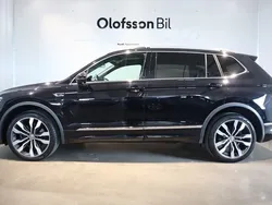 Svart Begagnad 2021 VW Tiguan Allspace R-line SUV | 359 000 kr (Marknadspris)