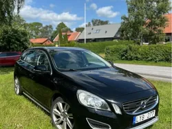 Svart Begagnad 2012 Volvo V60 Summum Kombi | 105 000 kr (Marknadspris)