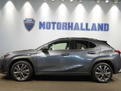 Grå Begagnad 2023 Lexus UX 250h Sport Line SUV | 349 900 kr (Lite dyr)