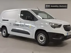 Vit Begagnad 2023 Opel Combo-e Life Business Van | 349 900 kr (Superpris)