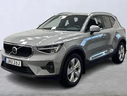 Grå Begagnad 2023 Volvo XC40 Core SUV | 349 900 kr (Marknadspris)
