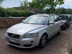 Grå Begagnad 2008 Volvo V50 Kinetic Kombi | 23 000 kr (Marknadspris)