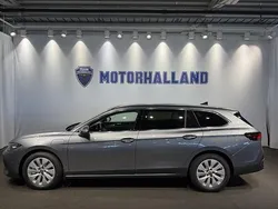 Grå Ny 2025 VW Passat Business Kombi | 499 900 kr (Superpris)