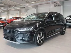 Svart Begagnad 2023 Ford Focus Active Kombi | 299 800 kr (Marknadspris)