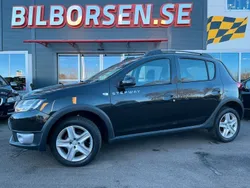 Svart Begagnad 2016 Dacia Sandero Stepway Halvkombi | 79 000 kr (Marknadspris)