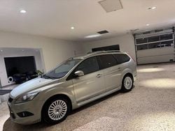 Grå Begagnad 2009 Ford Focus Titanium Kombi | 44 900 kr (Marknadspris)
