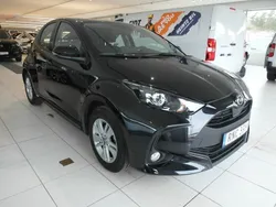 Svart Begagnad 2023 Mazda 2 Halvkombi | 234 500 kr (Marknadspris)