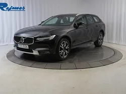 Svart (onyx svart metallic) Begagnad 2018 Volvo V90 CC Pro Kombi | 344 800 kr (Marknadspris)