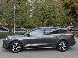 Grå Begagnad 2023 Ford Focus Active Kombi | 209 000 kr (Superpris)