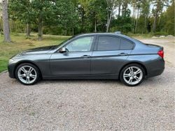 Grå Begagnad 2012 BMW 320 Sport Line Sedan | 103 000 kr (Marknadspris)