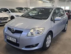 Ljusblå (blå) Begagnad 2008 Toyota Auris Halvkombi | 46 999 kr (Marknadspris)
