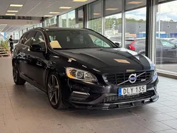 Svart Begagnad 2015 Volvo V60 R-Design Kombi | 199 900 kr (Dyr)