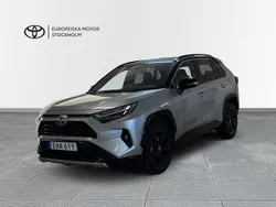 Grå Begagnad 2025 Toyota RAV4 Hybrid Style SUV | 489 800 kr (Marknadspris)