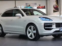 Brun Begagnad 2023 Porsche Cayenne SUV | 1 149 000 kr