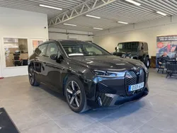 Grå Begagnad 2023 BMW iX Comfort Edition SUV | 729 900 kr (Marknadspris)