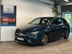 Blå Begagnad 2020 Mercedes B200 AMG Minibuss | 239 000 kr (Bra pris)