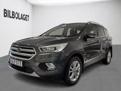 Grå Begagnad 2017 Ford Kuga Titanium SUV | 188 800 kr (Marknadspris)