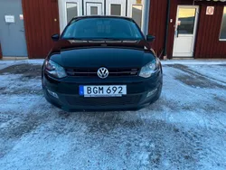 Svart Begagnad 2014 VW Polo Comfortline Halvkombi | 69 900 kr (Superpris)