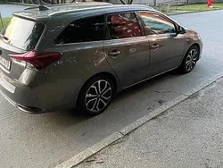 Grå Begagnad 2018 Toyota Auris Touring Sports Active Kombi | 115 000 kr (Marknadspris)